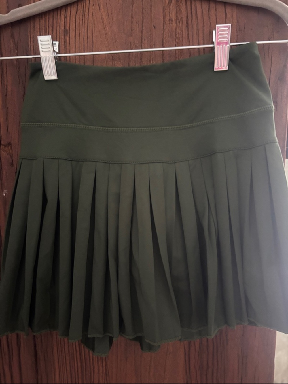 Gold Hinge Pleated Green Mini Skirt with Wide Waistband - Picture 6 of 6